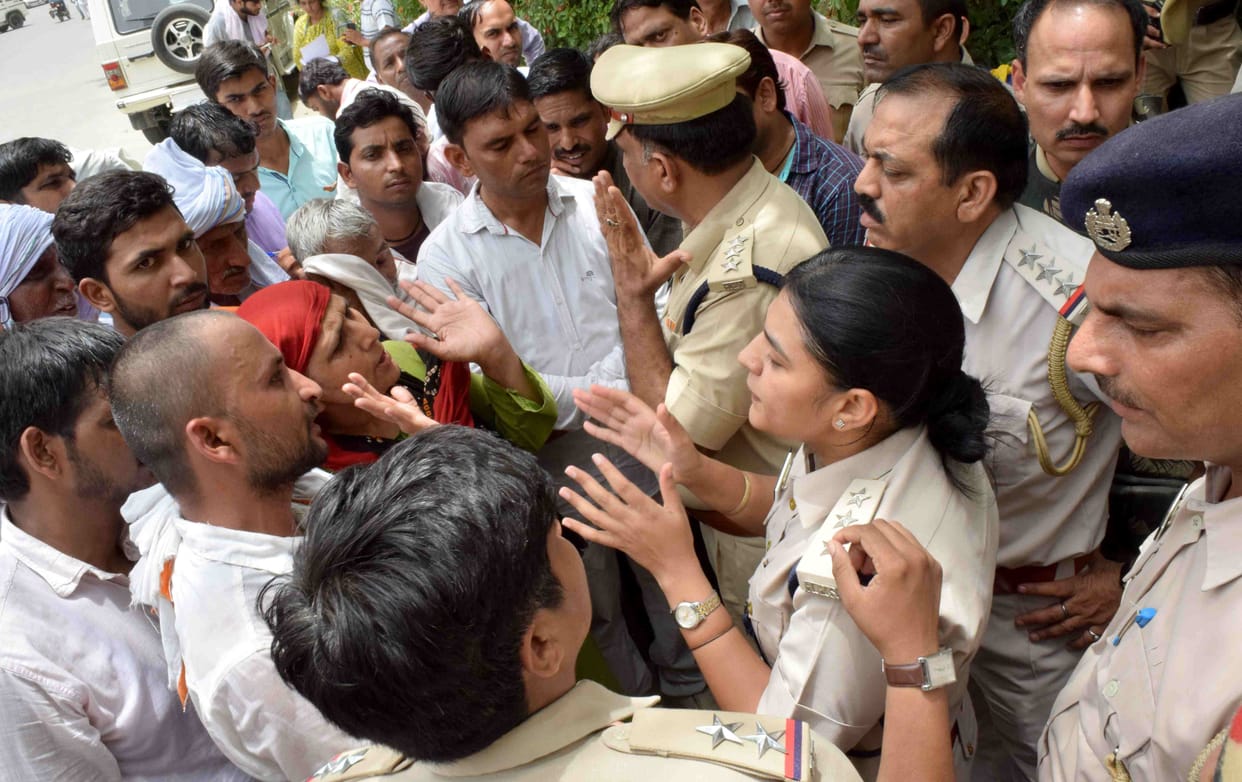 rohtak, crime, police, women murder, road jaam, death body, haryana rohtak