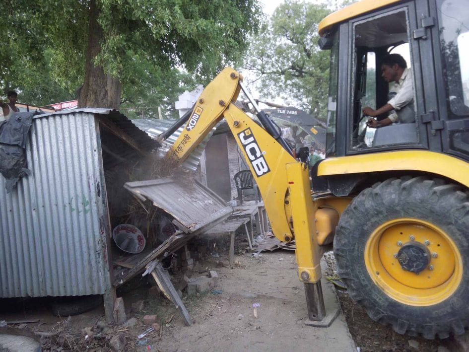 Ghiror Road encroachment removed, demolished a dozen kiosks