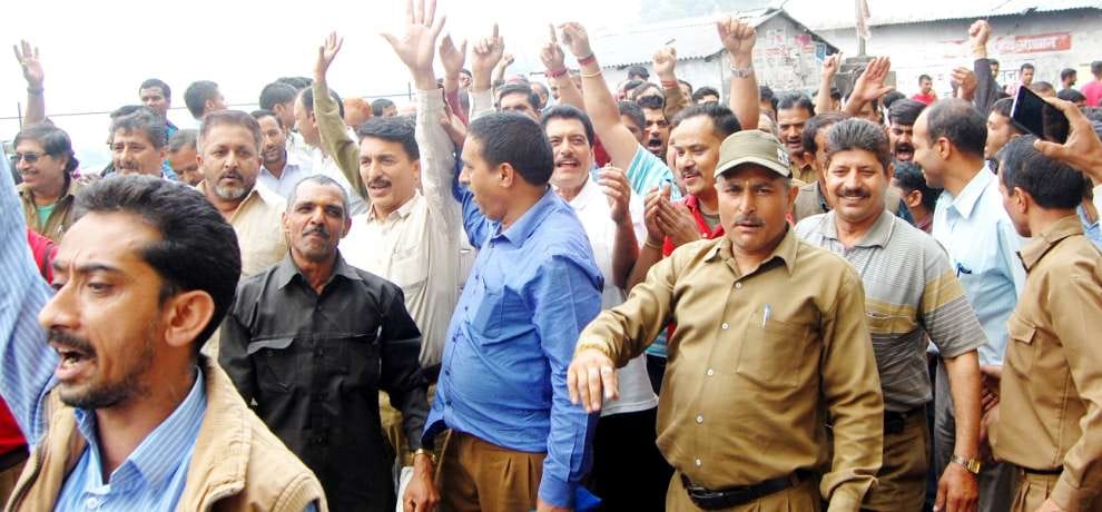 hrtc staff two day strike in himachal