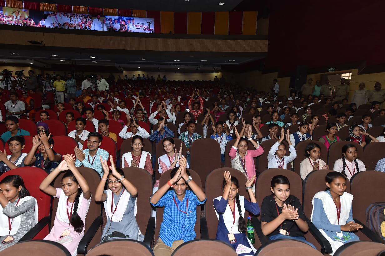 click and download amar ujala medhavi samman samaroh pics