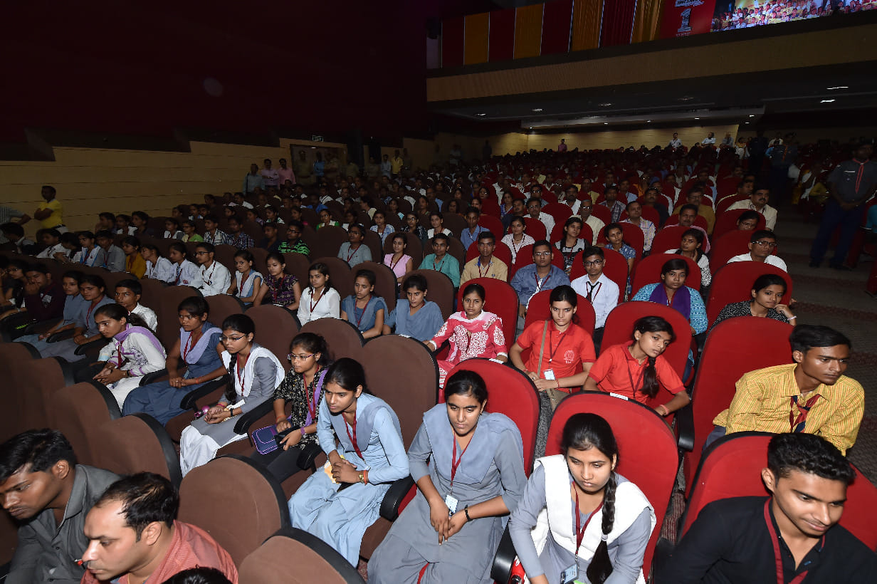 click and download amar ujala medhavi samman samaroh pics