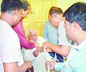 minister fallen during morning, wounded