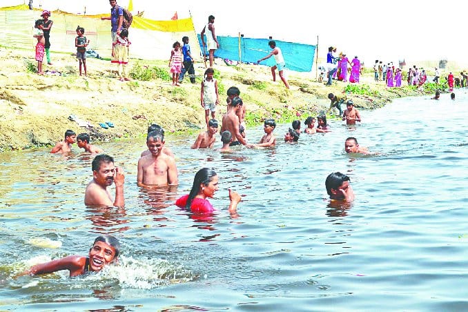 Today the main bathing beach Ramganga Chaubari