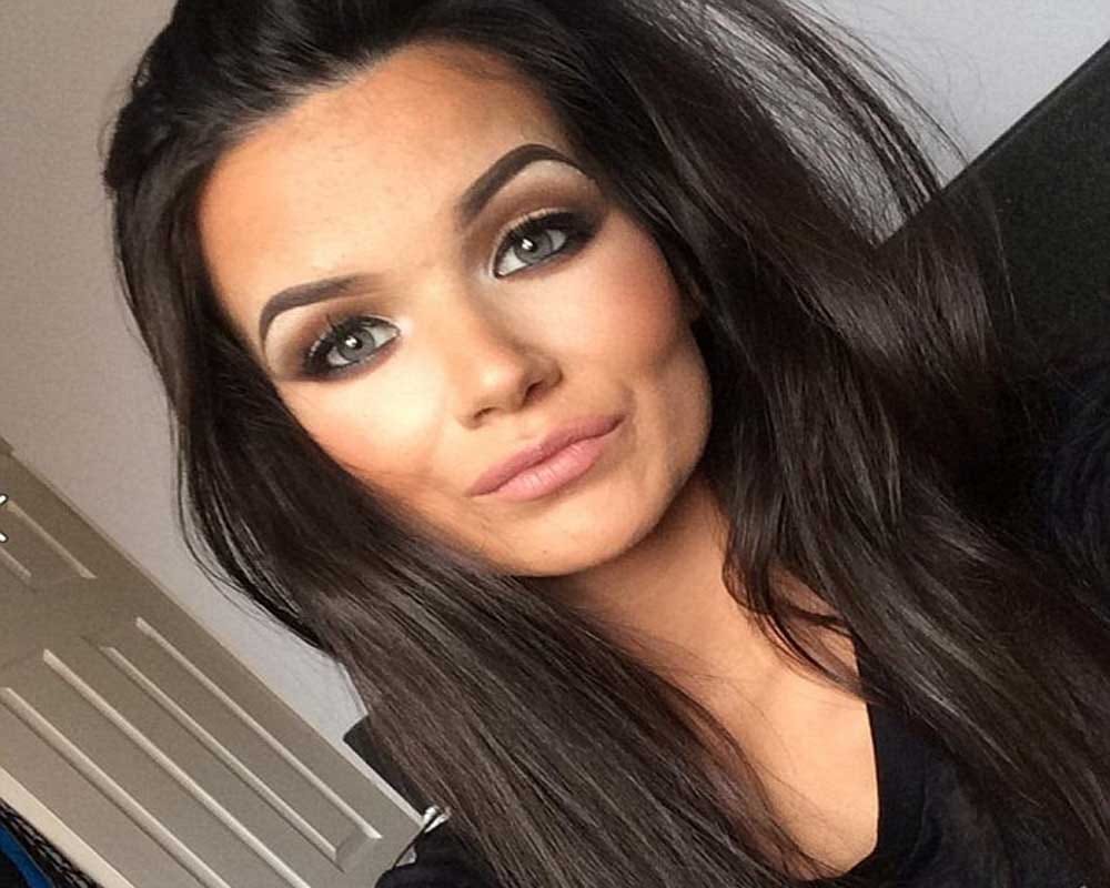 Woman is left with swelling lips after a botched teeth whitening treatment 