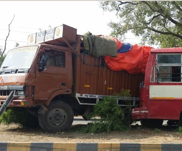  Three died in an accident in Faizabad.