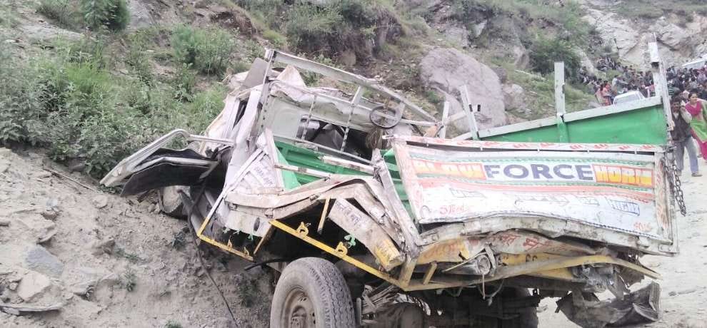 three died in road accident near mandi himachal pradesh