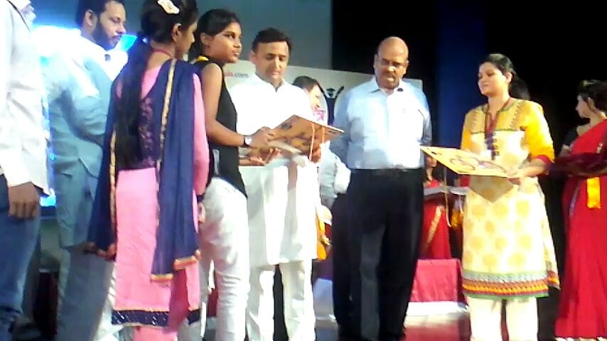 medhaavee bole, avismaraneey tha kshan