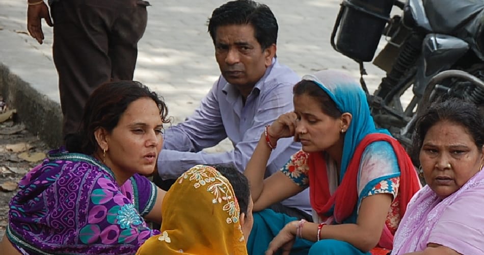 doctor wife sexual relation with clinic boy, both dead body found railway track at panipat