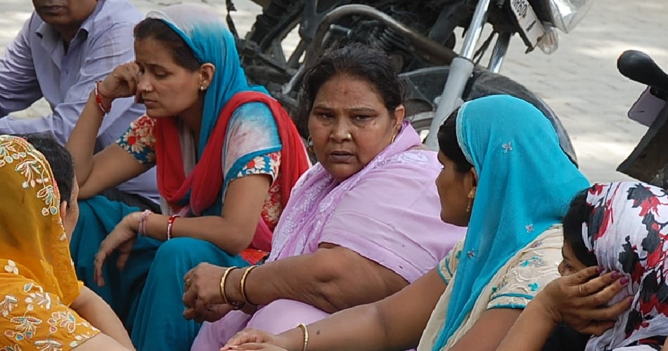 doctor wife sexual relation with clinic boy, both dead body found railway track at panipat