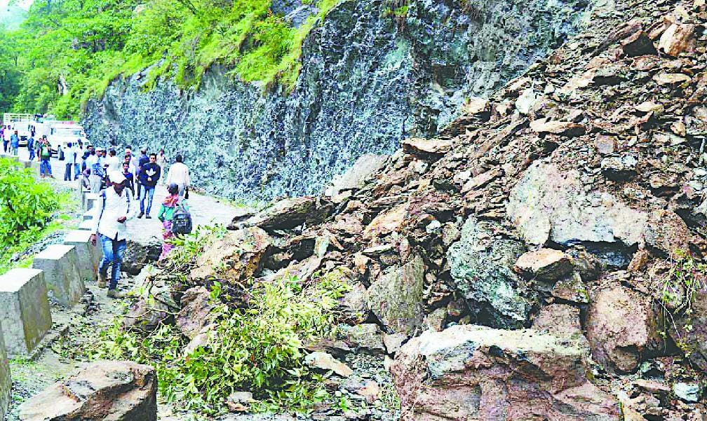 Ground-Pithoragarh road debris coming off six hours