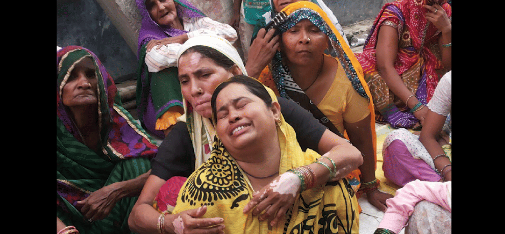 accident of auto and dumper in greater noida, mahesh sharma reach, up govt announcce 2 lakh for dead