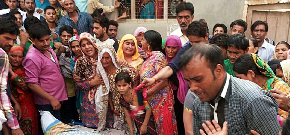 accident of auto and dumper in greater noida, mahesh sharma reach, up govt announcce 2 lakh for dead