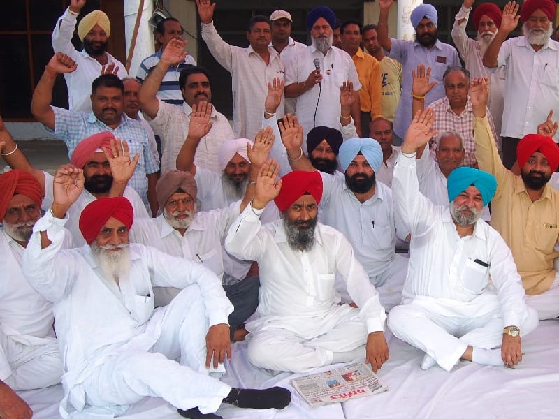protest, batala protest, protest in grain market, contractor protest, batala, amritsar