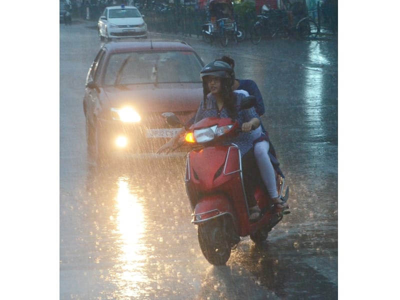 rain in Lucknow gives relief from summer.