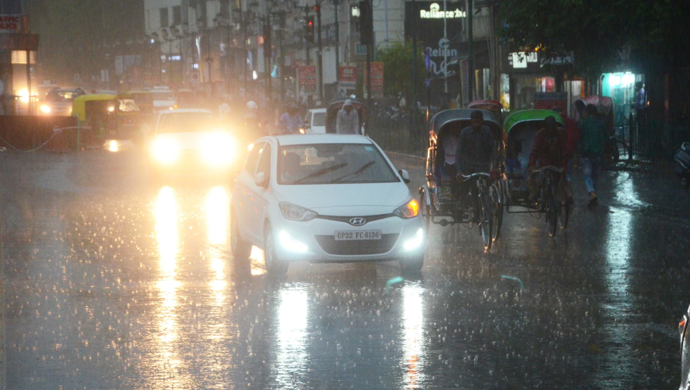 rain in Lucknow gives relief from summer.