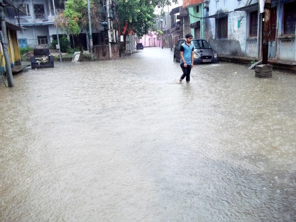 Showers at several places in the district