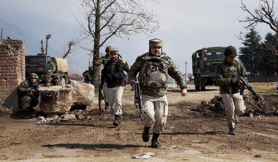 Clashes reported in Lawapora after an army vehicle hit 