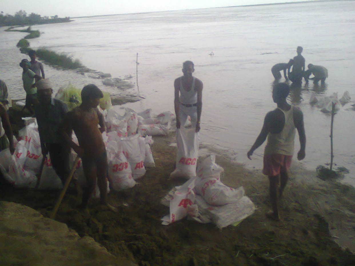 Gandak grew in water, roads affected
