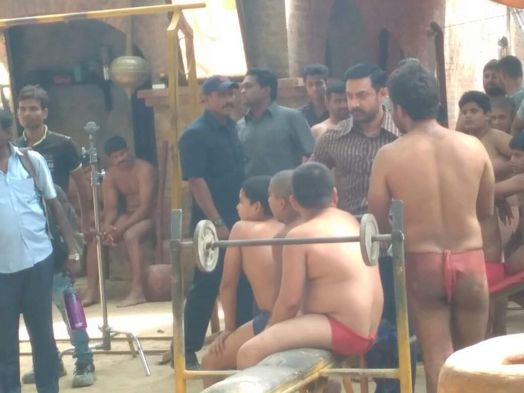 आमिर खान दंगल के सेट पर