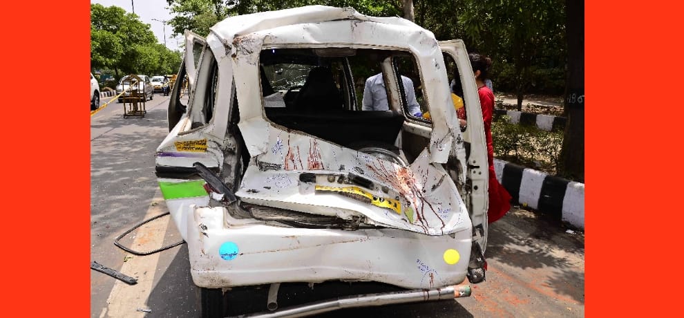 Belgaum police on duty truck thrashed Two killed