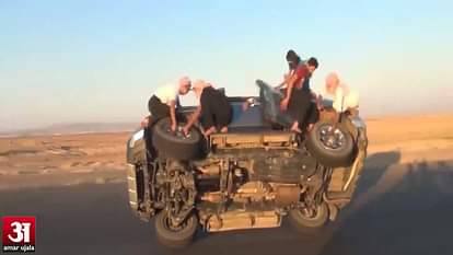 Watch stunt video, how people removes tyre in a moving car