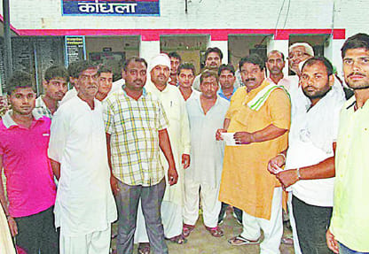 Sending extortion letters to businessmen sought