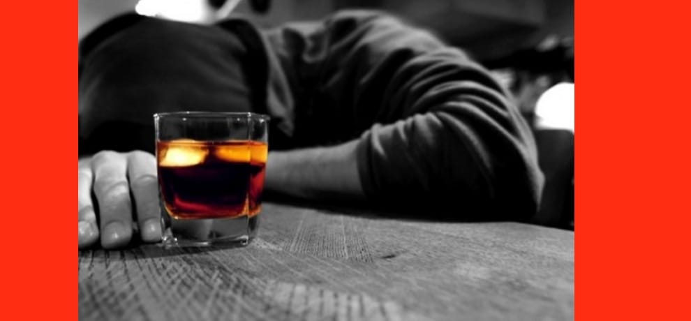 drunken woman on road in dehradun.