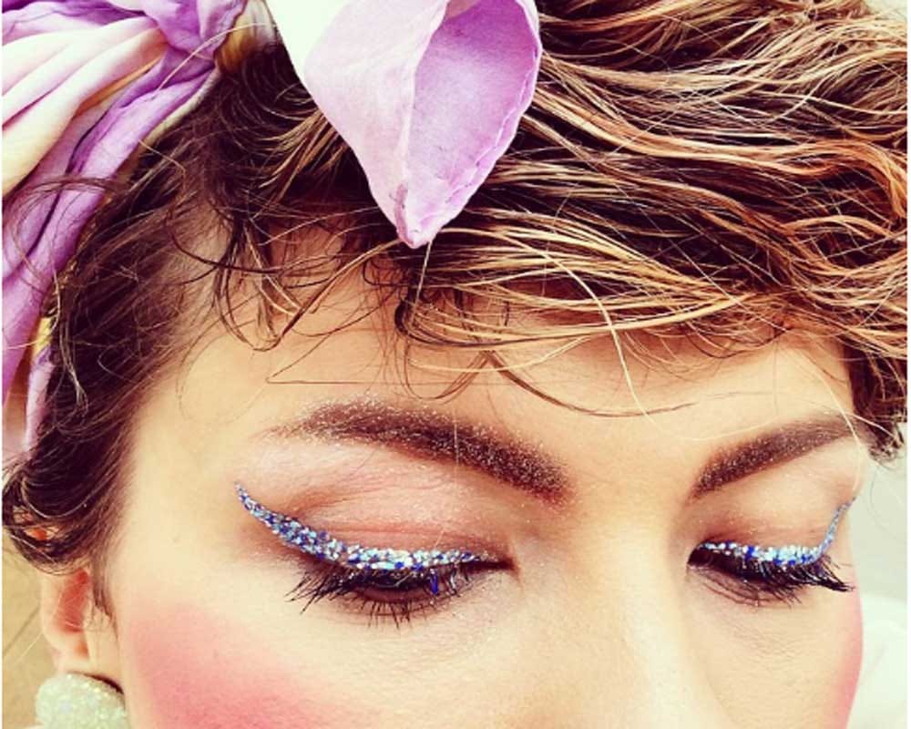 Bored from your everyday eyeliner, adopt this