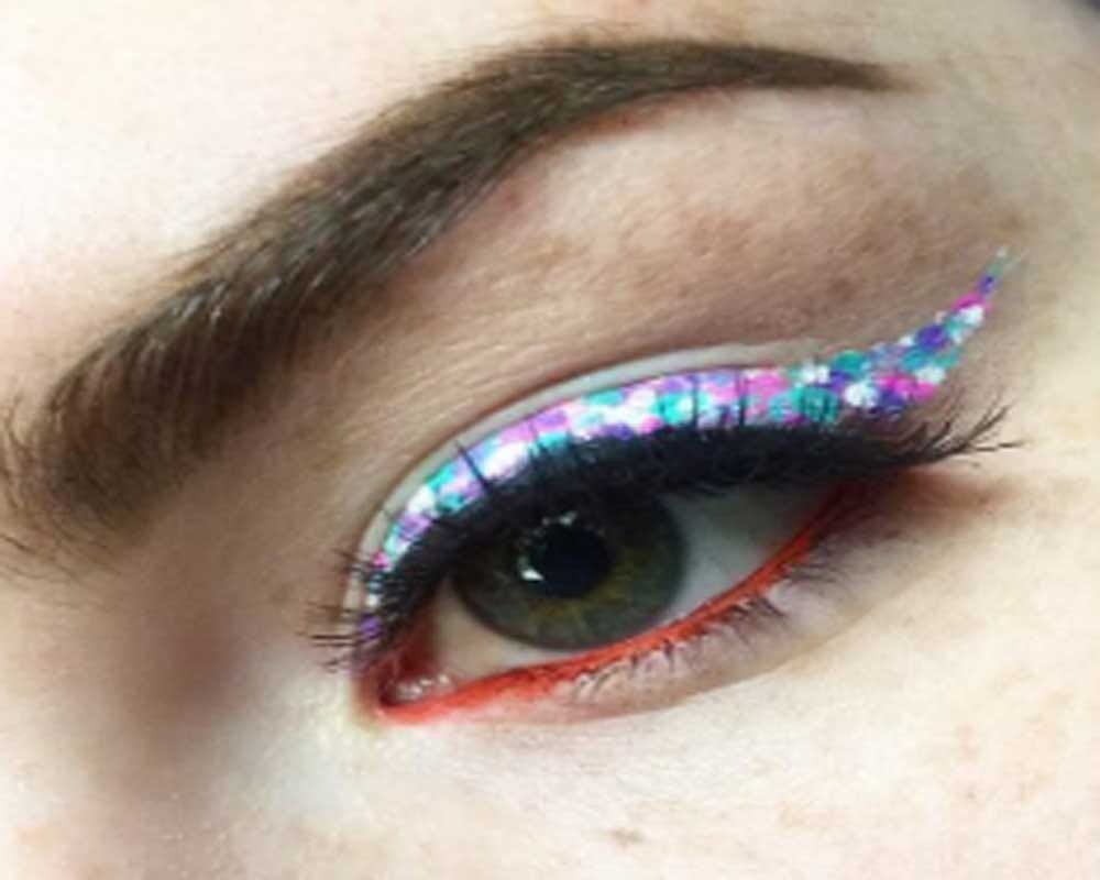 Bored from your everyday eyeliner, adopt this
