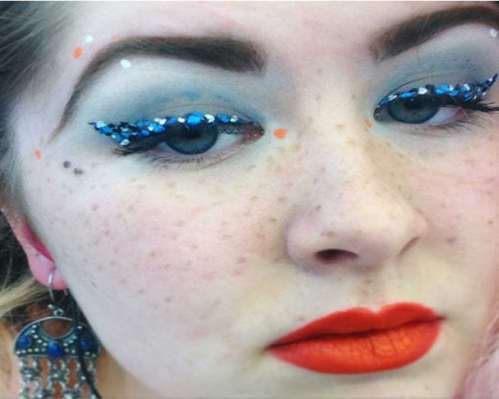 Bored from your everyday eyeliner, adopt this