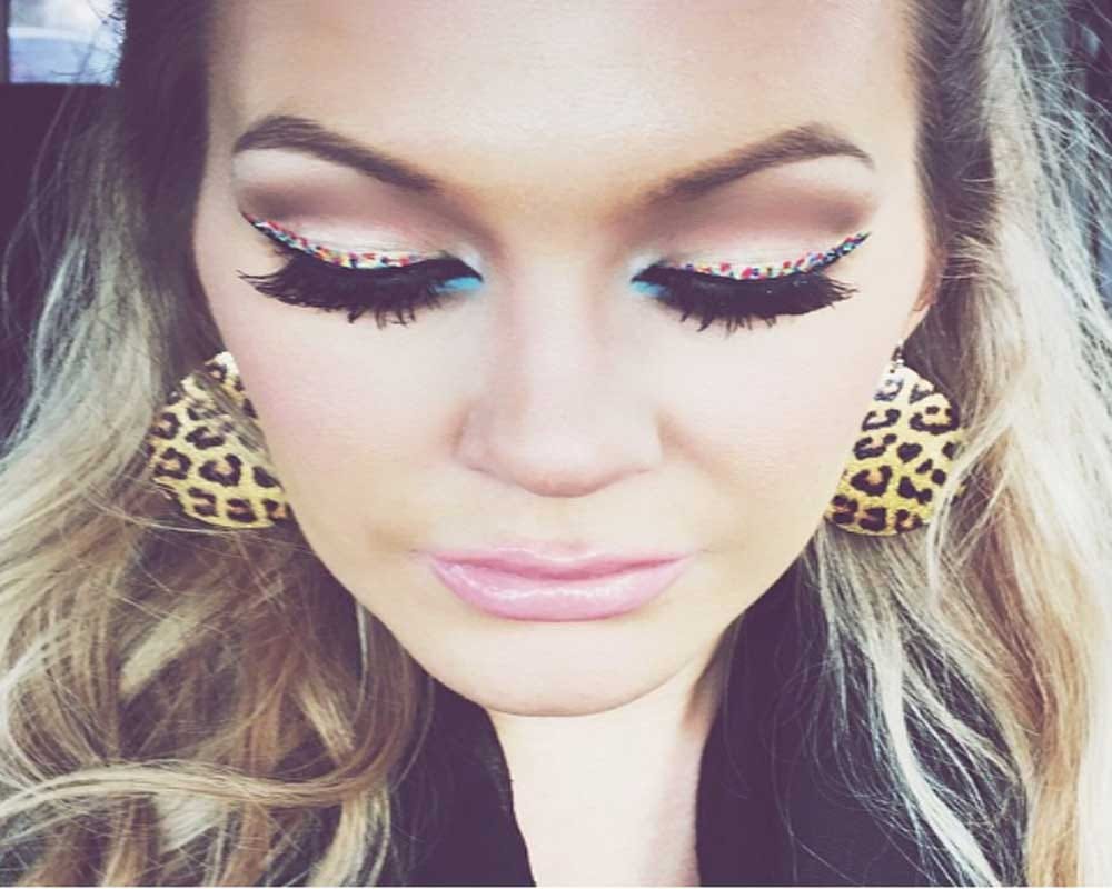 Bored from your everyday eyeliner, adopt this