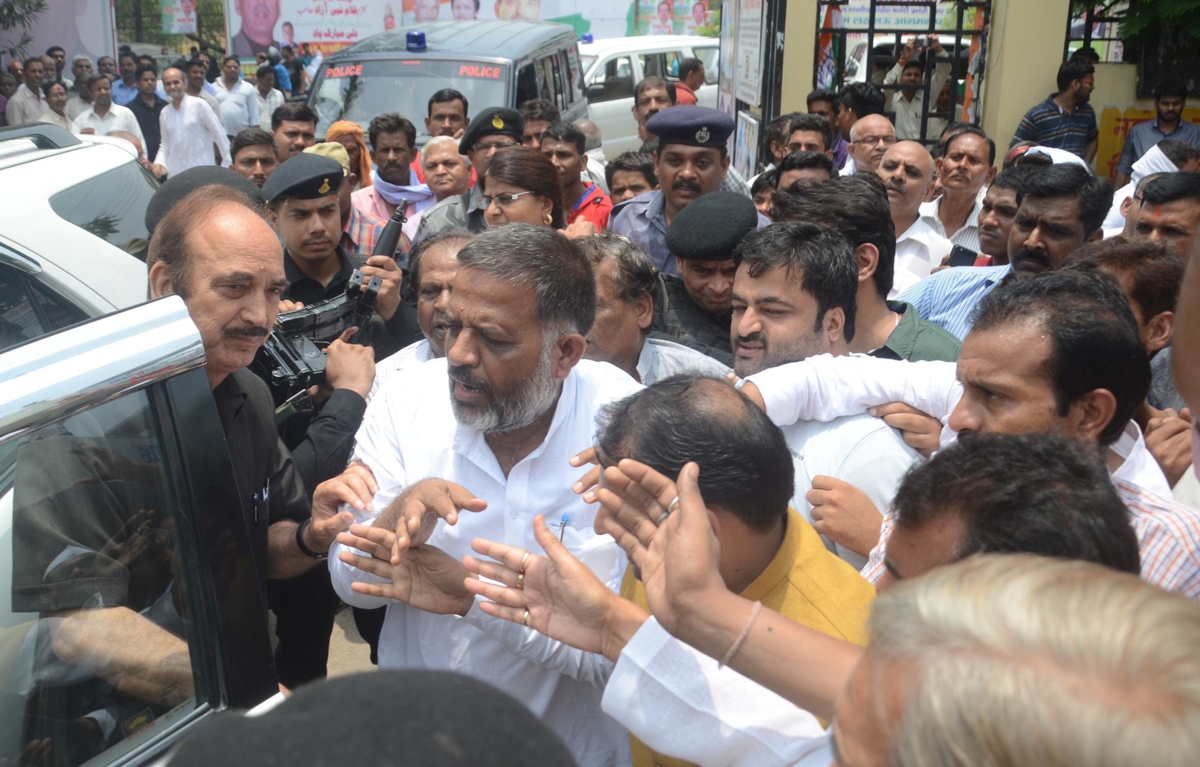 ghulam nabi azad reaches lucknow