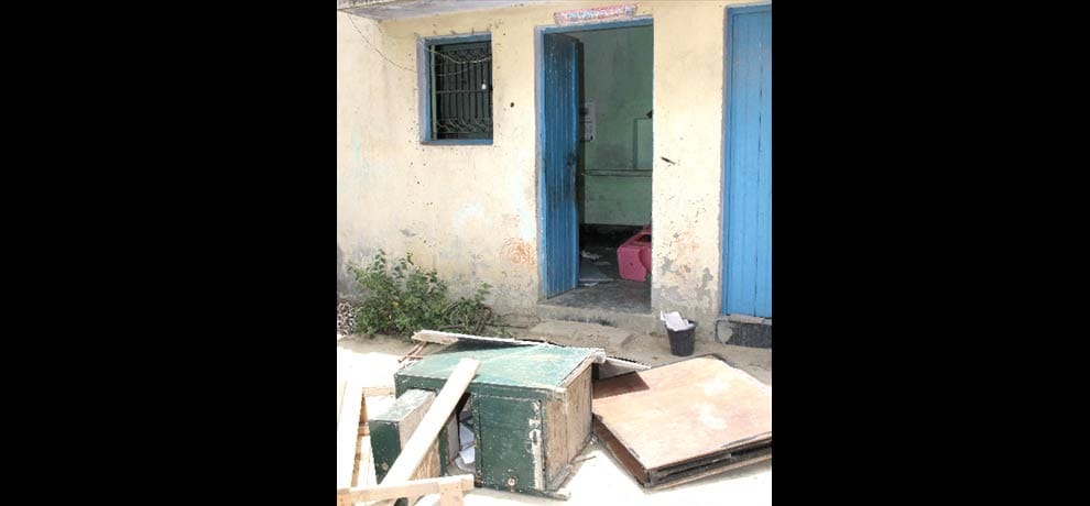 B.Com student was hanging in Coaching Centre, tutor absconding