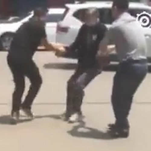 knife-wielding man tries to rob a woman in broad daylight in China