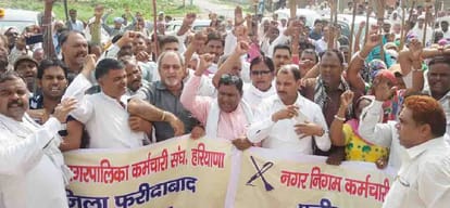 in second day corporation employee on strike to protest