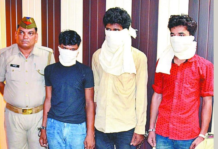 the driver hijacked, car robbed