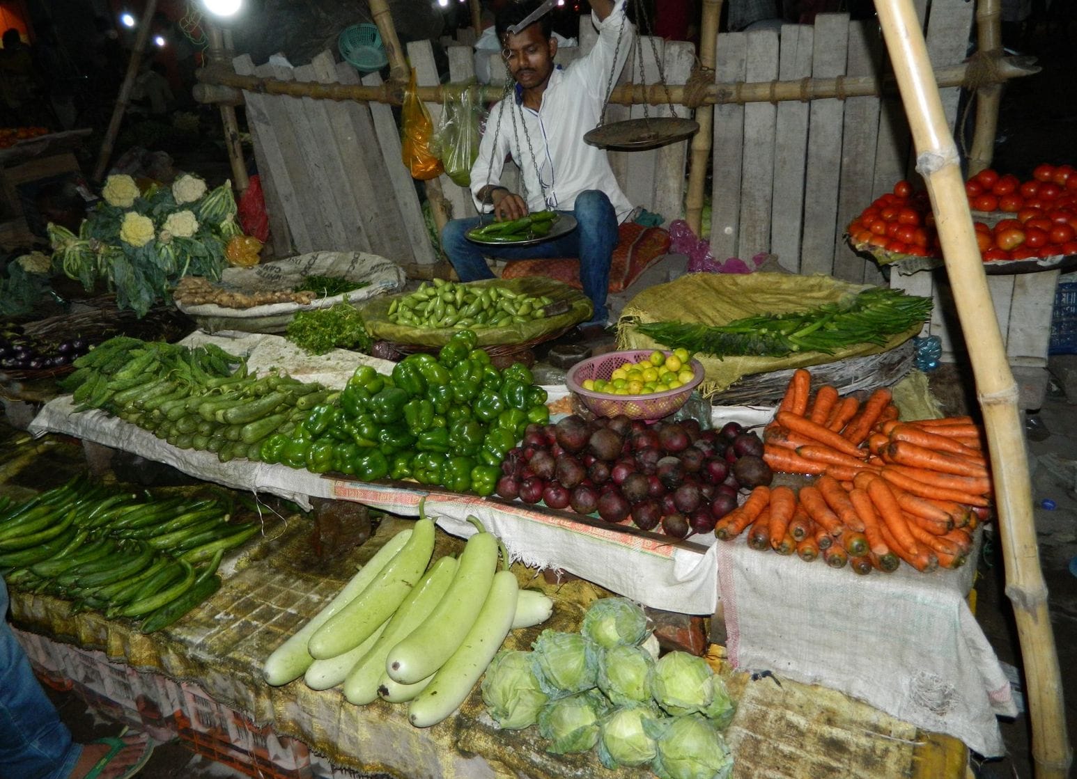 green vegetables Prices increased due to heavy rain in Gorakhpur
