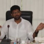 कामों में देरी से नाराज एमपी बोले लिखकर दो कितने दिन में  काम पूरे होंगे 