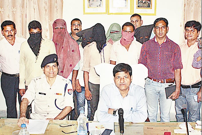 police caught dakaits gang