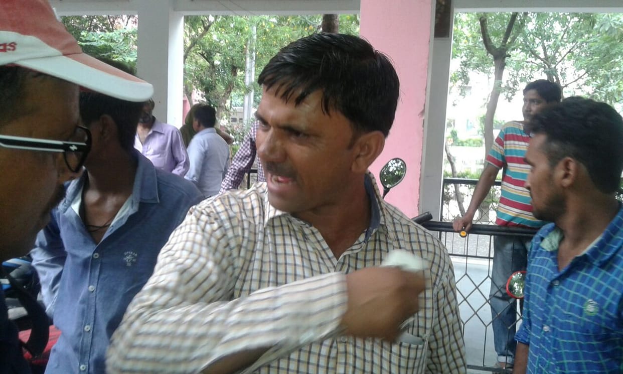 Chaos in the name of MLA in district hospital moradabad