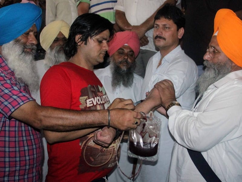 congress protest, blood for modi, yog day, chandigarh, pathankot