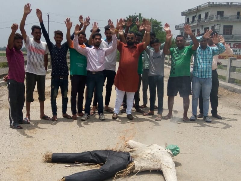 shiv sena protest, mp vinod khanna, god ka gaon, gurdaspur