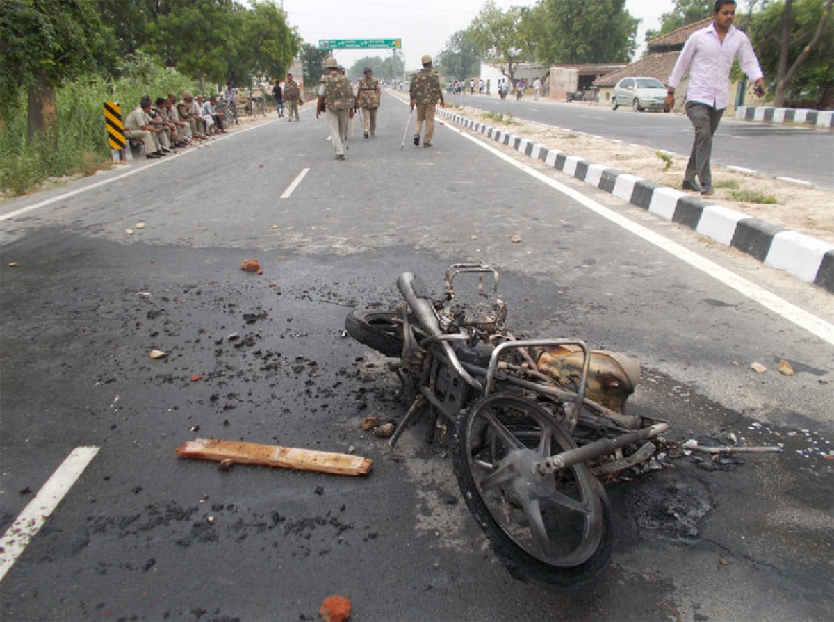 three people dead in road accident