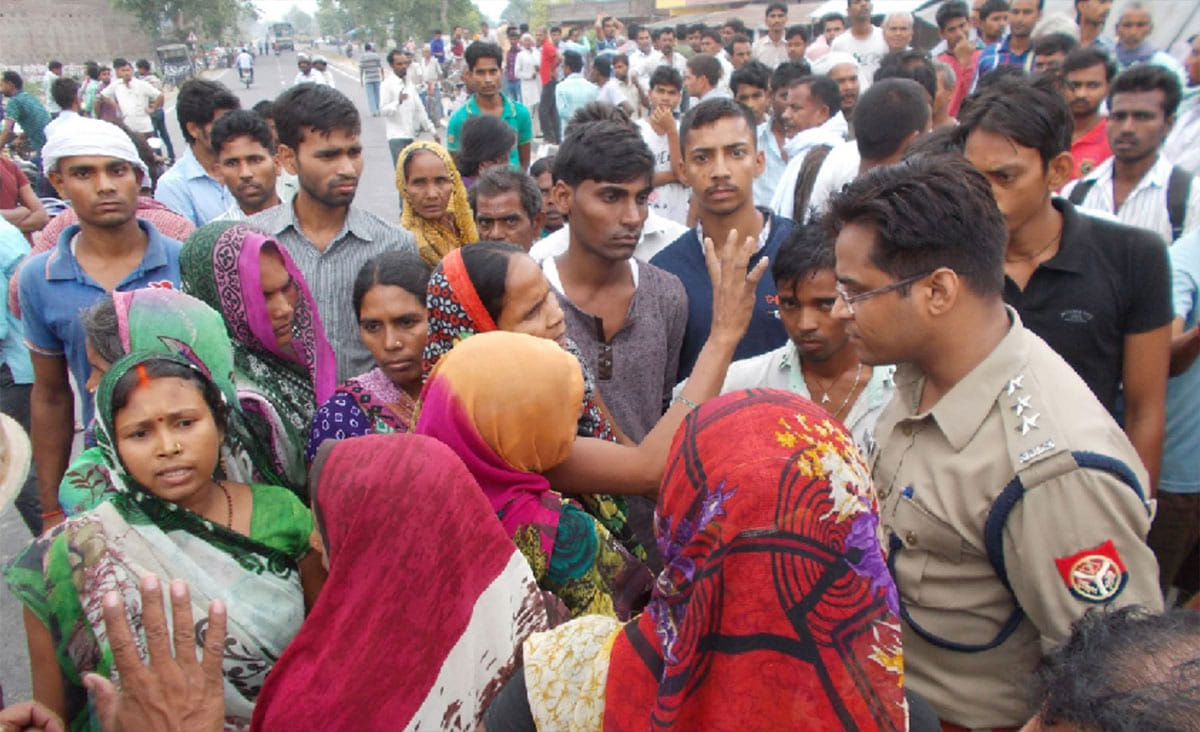 three people dead in road accident