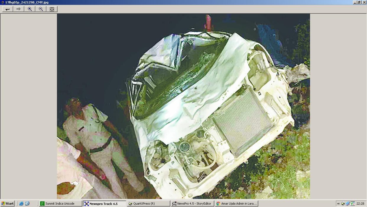 Baitdi car falls into ditch, driver's death