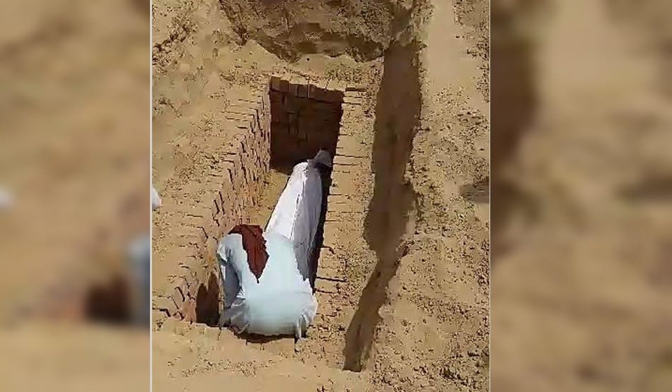 Buried of pakistani traffickers in graveyard at abohar 