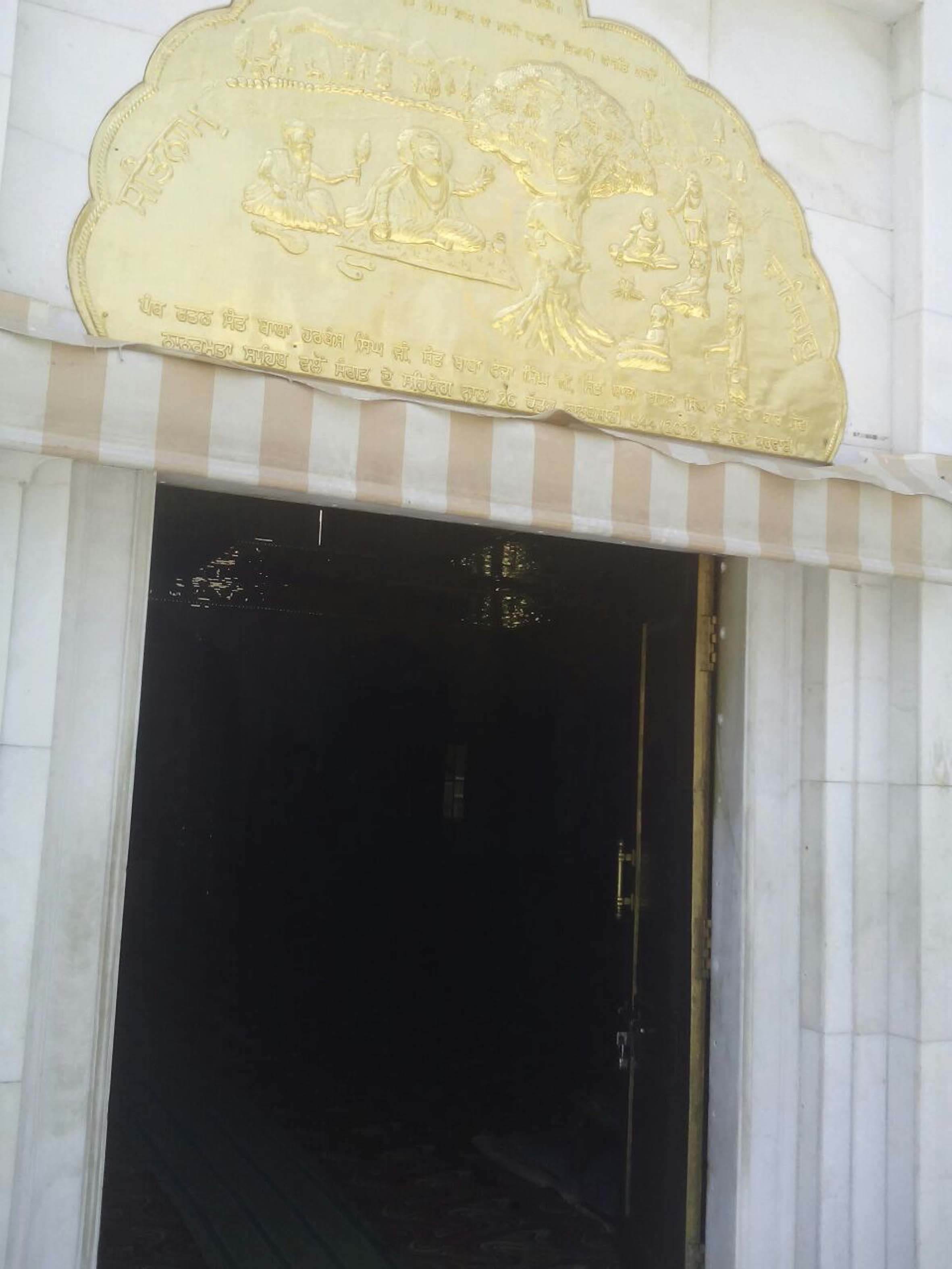 gold accessories in reetha sahib gurudwara uttarakhand