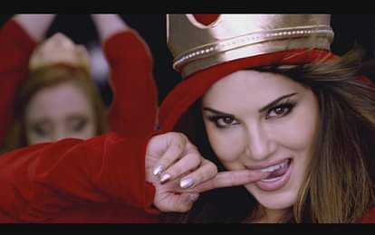 'Hug Me' full video song release from 'Beimaan Love'