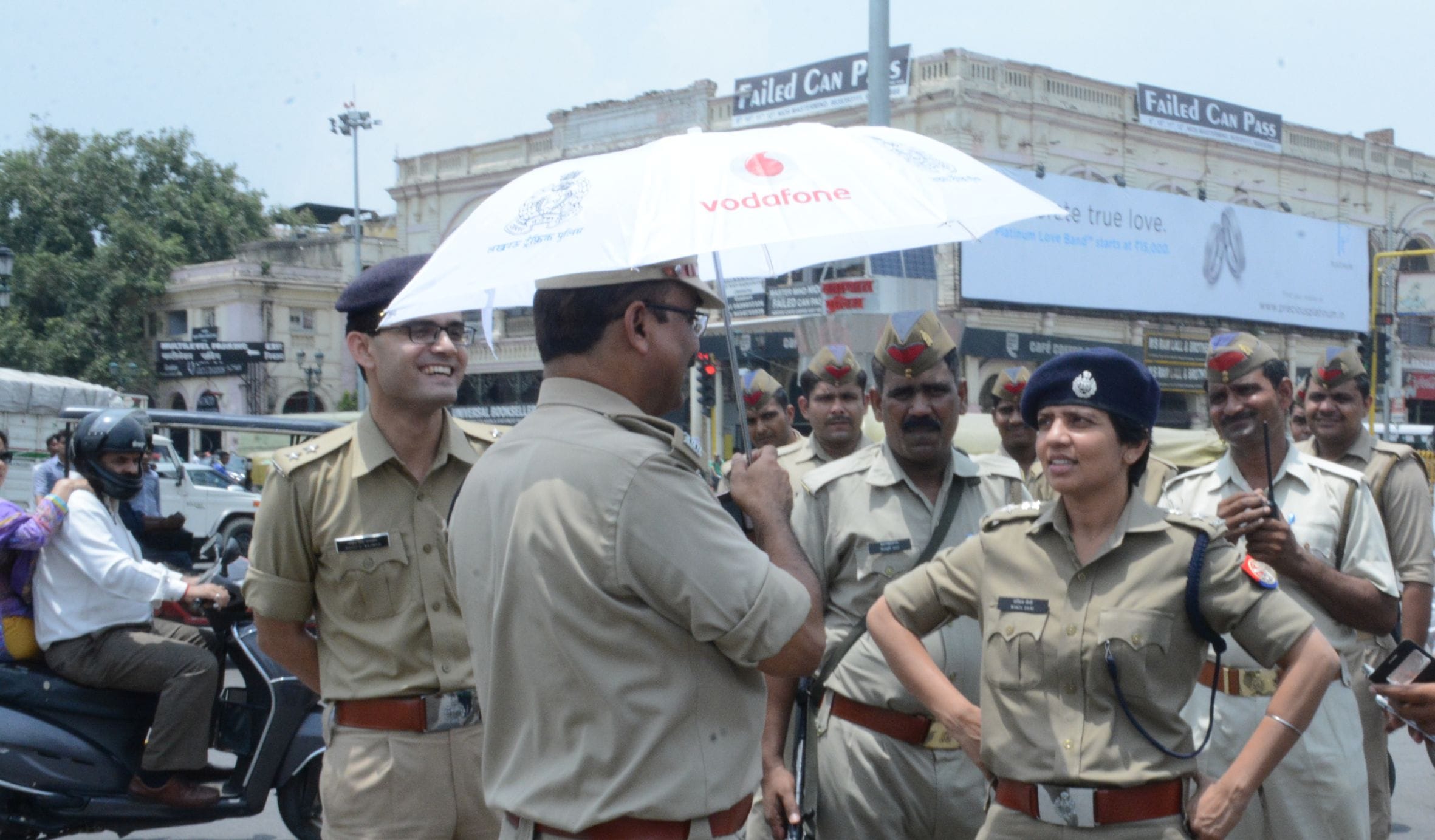 ssp manzil saini checks traffic system in hazratganj