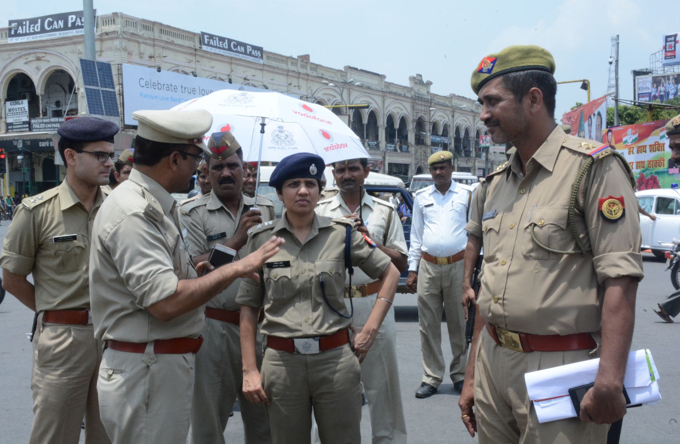 ssp manzil saini checks traffic system in hazratganj